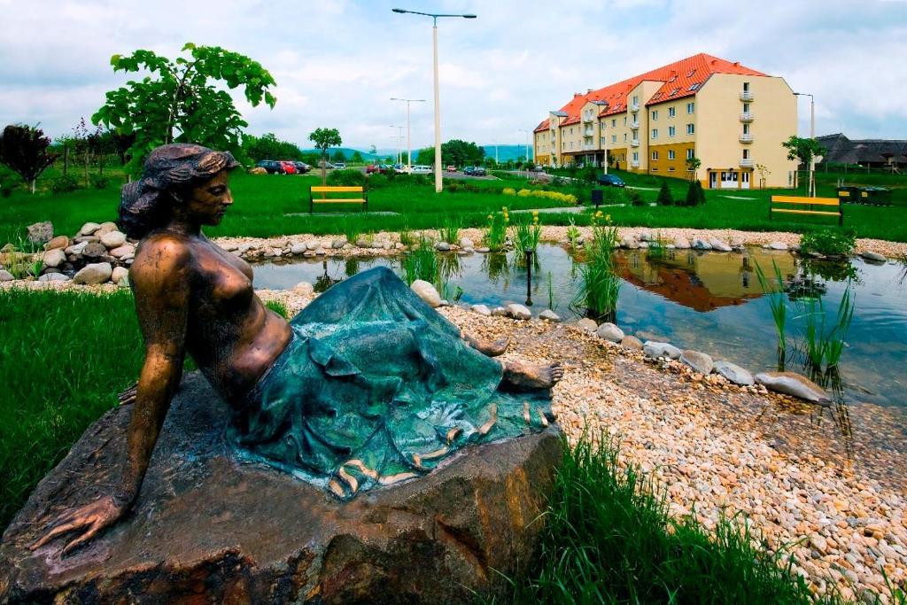 Karoly Robert Diakhotel Gyöngyös Екстериор снимка